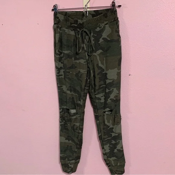 Women’s Camo Green Jogger Pants XS - Picture 1 of 5